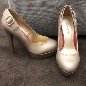 Gold heels Size 9.5